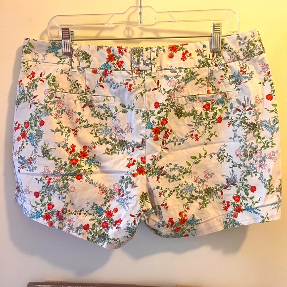 NWOT- Floral shorts. 🌸 great for summer. - Picture 4 of 8